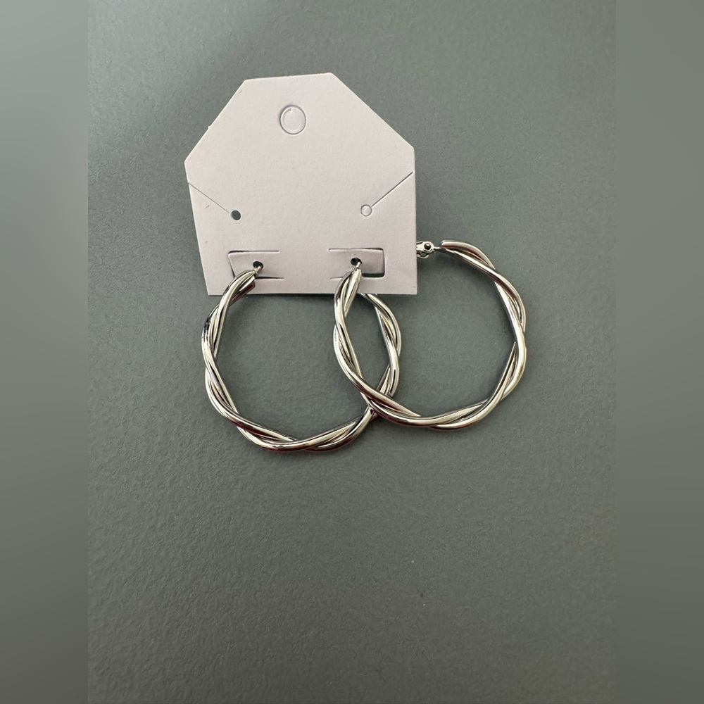 🛍️Any 5 items for $15 🛍️ Twisted Silver Hoop Earrings